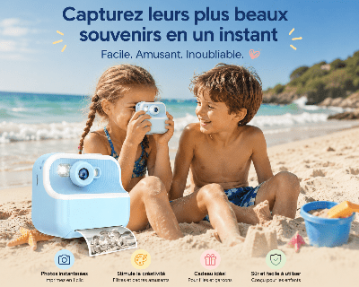 Deux enfants jouent sur la plage et prennent des photos avec un appareil photo instantané pour enfants.