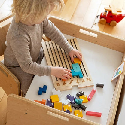Puzzle Tetris en bois Montessori avec pièces colorées sur le plateau